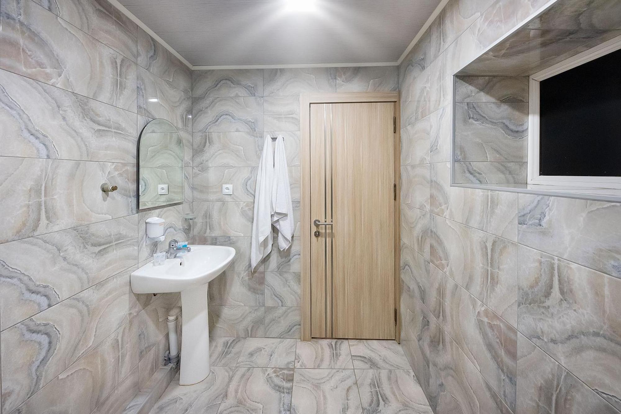 Apart Hotel Georgia Gold Tbilisi Eksteriør billede